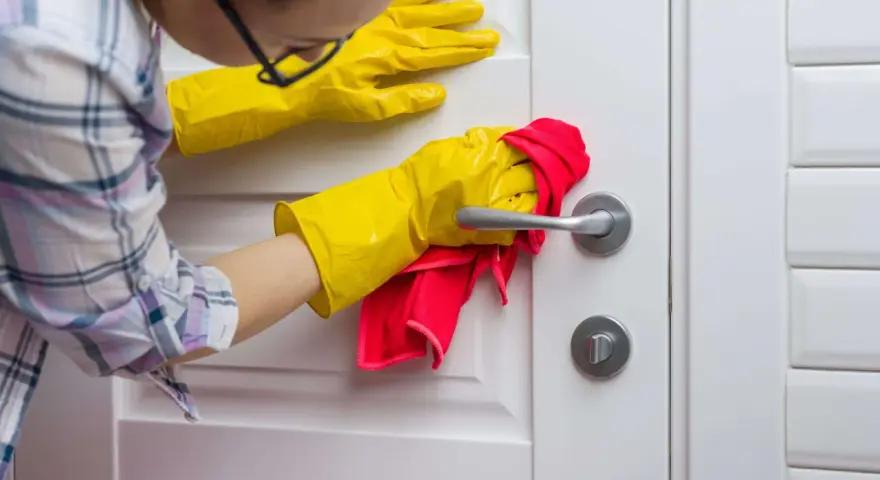 Odmień drzwi! Czym okleić? Kompletny poradnik DIY od A do Z.